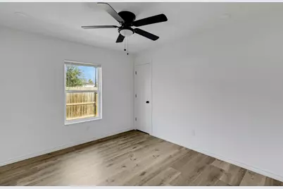 990 Wall Street, Houston, TX 77088 - Photo 18