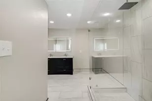 418 S Kansas St, La Porte, TX 77571 - Photo 2