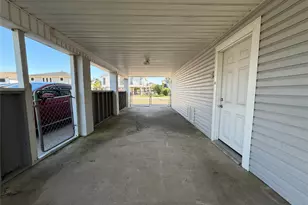 1006 Redfish St, Bayou Vista, TX 77563 - Photo 6