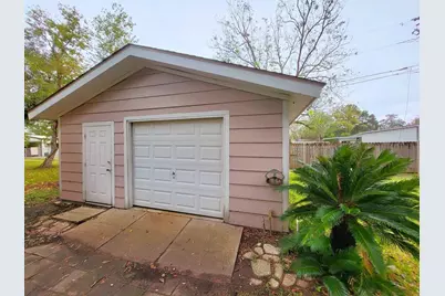706 Maple Street, Sweeny, TX 77480 - Photo 36