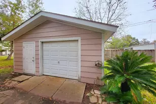 706 Maple St, Sweeny, TX 77480 - Photo 36