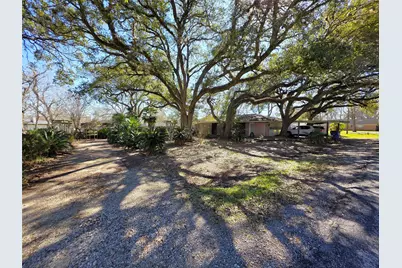 706 Maple Street, Sweeny, TX 77480 - Photo 4