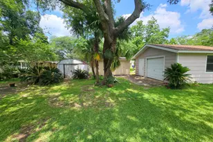 706 Maple St, Sweeny, TX 77480 - Photo 34