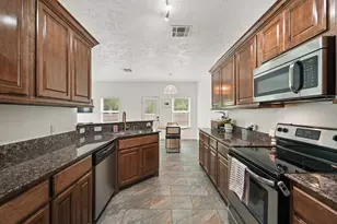 6101 Fox Ridge Dr, Angleton, TX 77515 - Photo 16