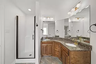 6101 Fox Ridge Dr, Angleton, TX 77515 - Photo 20