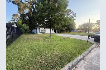 9318 Sterlingshire Street, Houston, TX 77078 - Photo 4