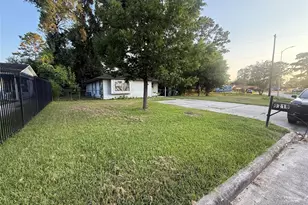 9318 Sterlingshire St, Houston, TX 77078 - Photo 4