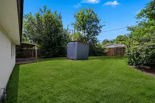 5242 Greylog Dr, Houston, TX 77048 - Photo 18