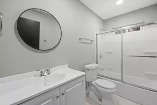 5242 Greylog Dr, Houston, TX 77048 - Photo 12