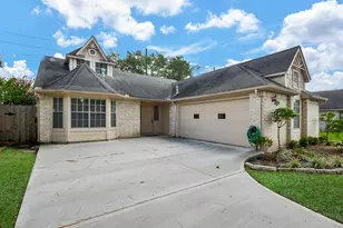 12722 Ashford Brook Dr, Houston, TX 77082 - Photo 2