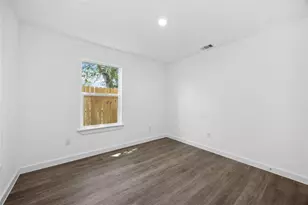 1056 North Ln, Houston, TX 77088 - Photo 10