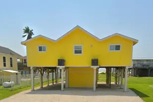 407 Seashell Dr, Surfside Beach, TX 77541 - Photo 2