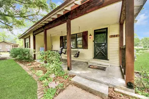 204 S 4th St, Alvin, TX 77511 - Photo 2