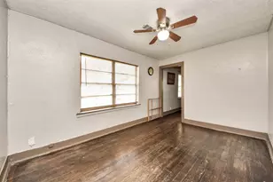 204 S 4th St, Alvin, TX 77511 - Photo 12