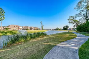 31053 Regal Elm Ln, Conroe, TX 77385 - Photo 2