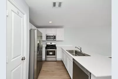 9010 Estes Lakes Drive, Baytown, TX 77521 - Photo 8