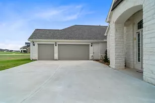 305 Champions Ct, El Campo, TX 77437 - Photo 4