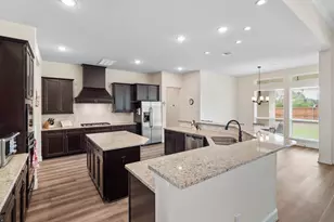 305 Champions Ct, El Campo, TX 77437 - Photo 14