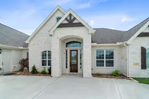 305 Champions Ct, El Campo, TX 77437 - Photo 2