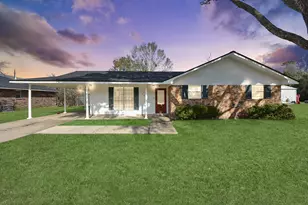 2004 Manor St, Dayton, TX 77535 - Photo 2