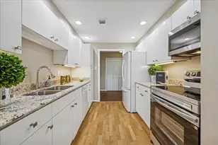 49 Briar Hollow Ln, Houston, TX 77027 - Photo 18