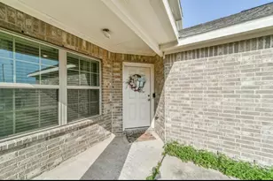 162 Kelly St, Angleton, TX 77515 - Photo 2