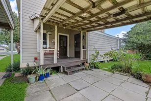 1005 W Clayton St, Dayton, TX 77535 - Photo 30