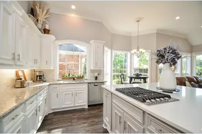 7 Champion Villa Drive, Houston, TX 77069 - Photo 22