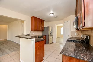 10439 Lauren Creek Dr, Baytown, TX 77523 - Photo 12