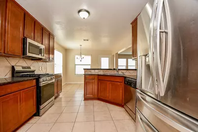 10439 Lauren Creek Drive, Baytown, TX 77523 - Photo 10