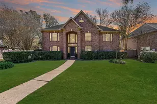 303 Melodywood Dr, Friendswood, TX 77546 - Photo 2