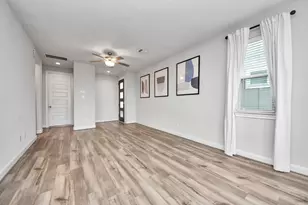 9830 Magnolia Village Ln, Houston, TX 77080 - Photo 4