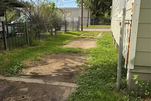 110 W Hunnicutt St, Baytown, TX 77520 - Photo 12