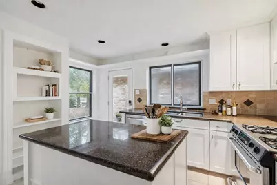 12 Lakeridge Drive, The Woodlands, TX 77381 - Photo 8