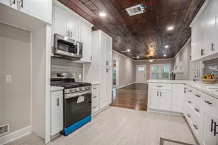 7449 Walker St, Houston, TX 77011 - Photo 8