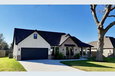 443 Wellshire Drive, West Columbia, TX 77486 - Photo 2