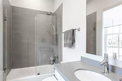10939 Grove Tree Lane, Houston, TX 77043 - Photo 26