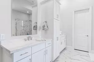 10939 Grove Tree Ln, Houston, TX 77043 - Photo 34