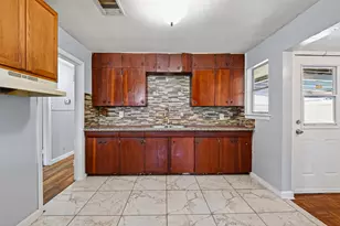 5934 Belmark St, Houston, TX 77033 - Photo 10