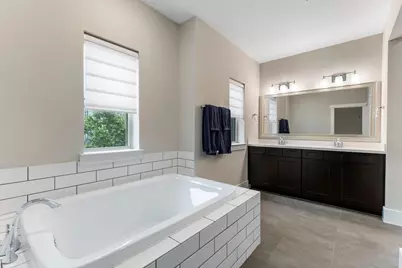 2612 Zemmer Ln, Houston, TX 77008 - Photo 30