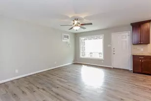 808 1/2 W Main St, Houston, TX 77006 - Photo 4