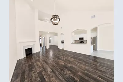 98 W Knightsbridge Drive, The Woodlands, TX 77385 - Photo 4
