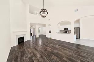 98 W Knightsbridge Dr, The Woodlands, TX 77385 - Photo 4