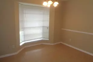 14022 Greenway Dr, Sugar Land, TX 77498 - Photo 8