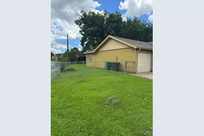 1407 Silverdale, Houston, TX 77029 - Photo 2