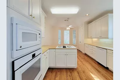 2211 Augusta Drive #19, Houston, TX 77057 - Photo 8