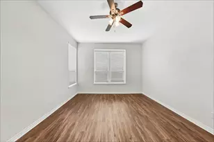 2204 Perkins Crossing Dr, Conroe, TX 77304 - Photo 8