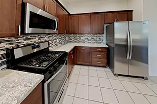 2204 Perkins Crossing Dr, Conroe, TX 77304 - Photo 2
