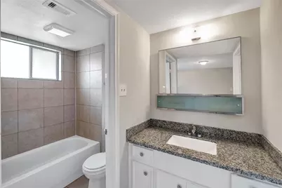11862 S Evelyn Circle, Houston, TX 77071 - Photo 10