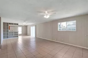 11862 S Evelyn Cir, Houston, TX 77071 - Photo 4
